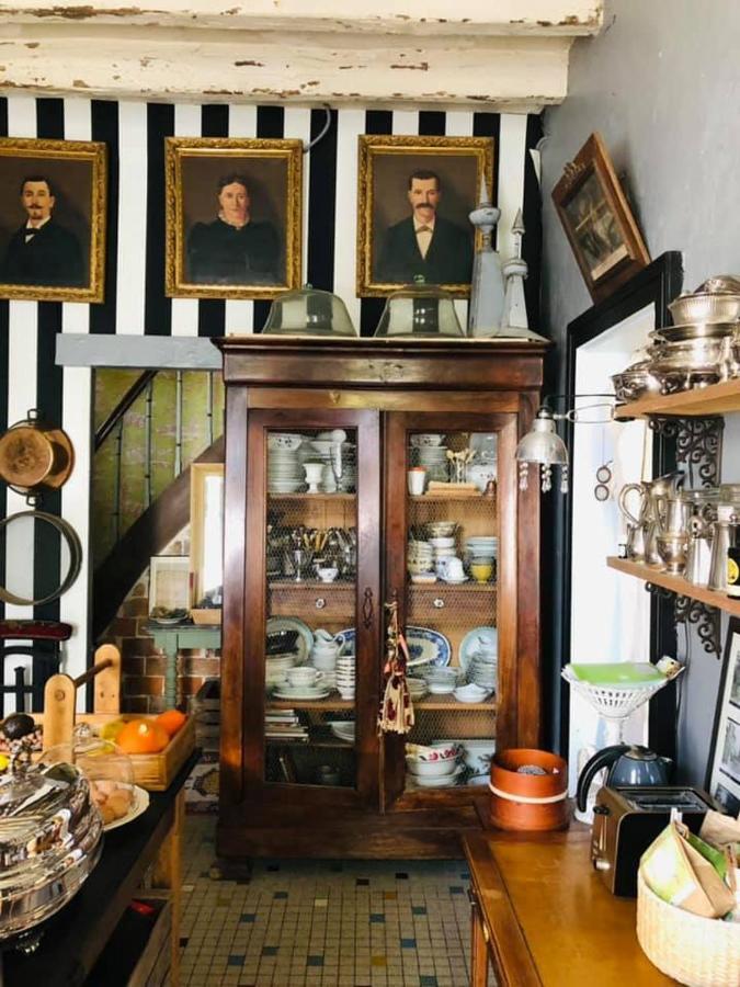 Maison D'Hotes "Les Volets Verts" Et Sa Brocante Ecueille 외부 사진