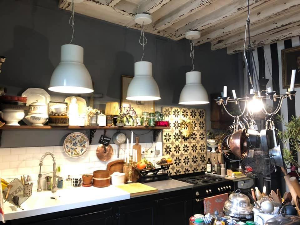 Maison D'Hotes "Les Volets Verts" Et Sa Brocante Ecueille 외부 사진