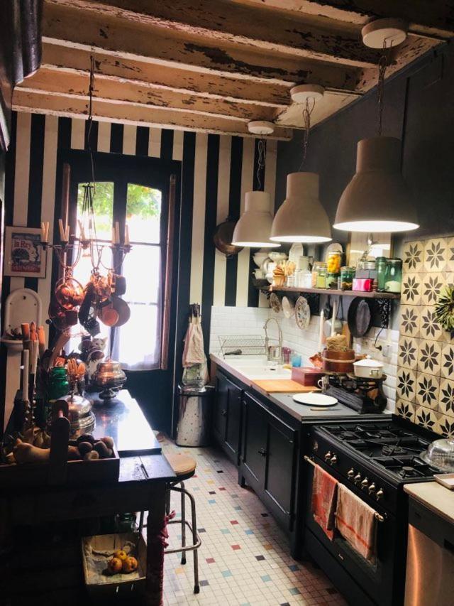 Maison D'Hotes "Les Volets Verts" Et Sa Brocante Ecueille 외부 사진