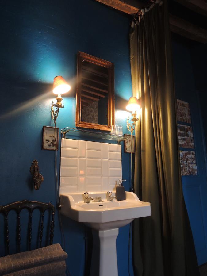 Maison D'Hotes "Les Volets Verts" Et Sa Brocante Ecueille 외부 사진